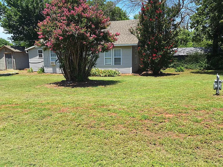 221 Bennett Blvd — Photo 2