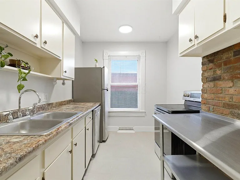 19 E Mithoff St — Photo 10