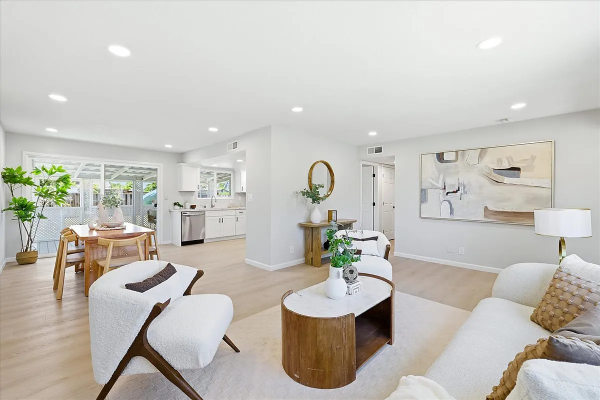 3 bed, 1134 sqft, $4,000 — Photo 4
