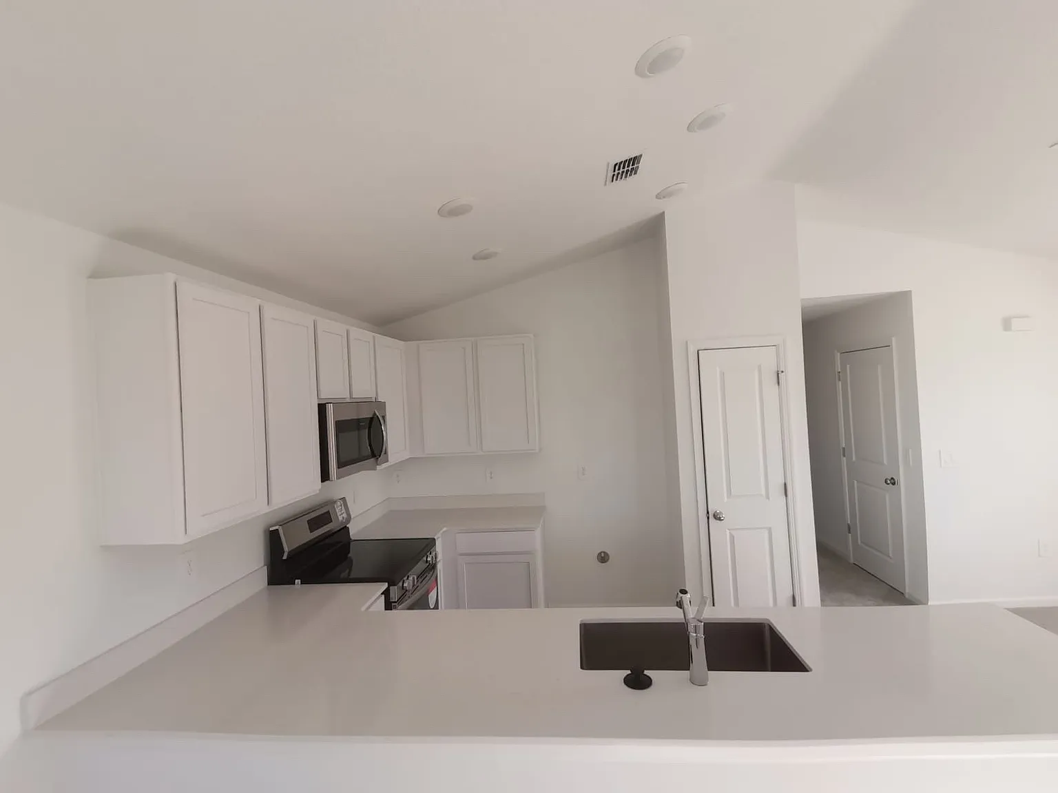 3 bed, 1287 sqft, $1,890 — Photo 4