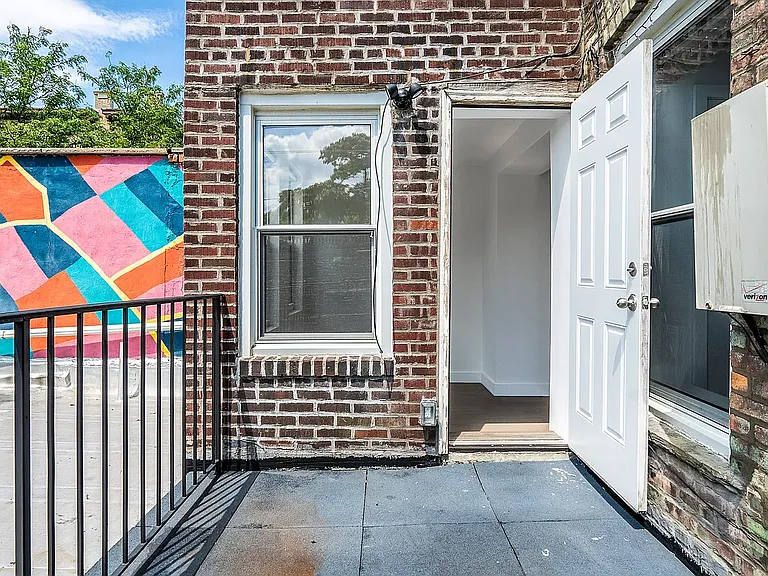 204 Smith St #2R — Photo 10