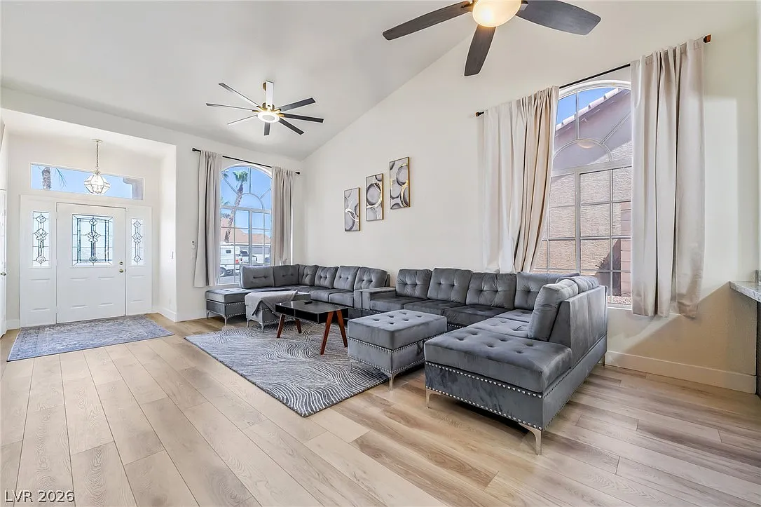 4 bed, 3.0 bath, 1983 sqft, $4,000 — Photo 4