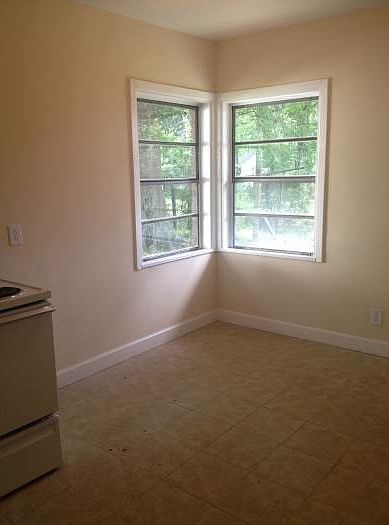 2nd image of 1015 A Colonial Ave