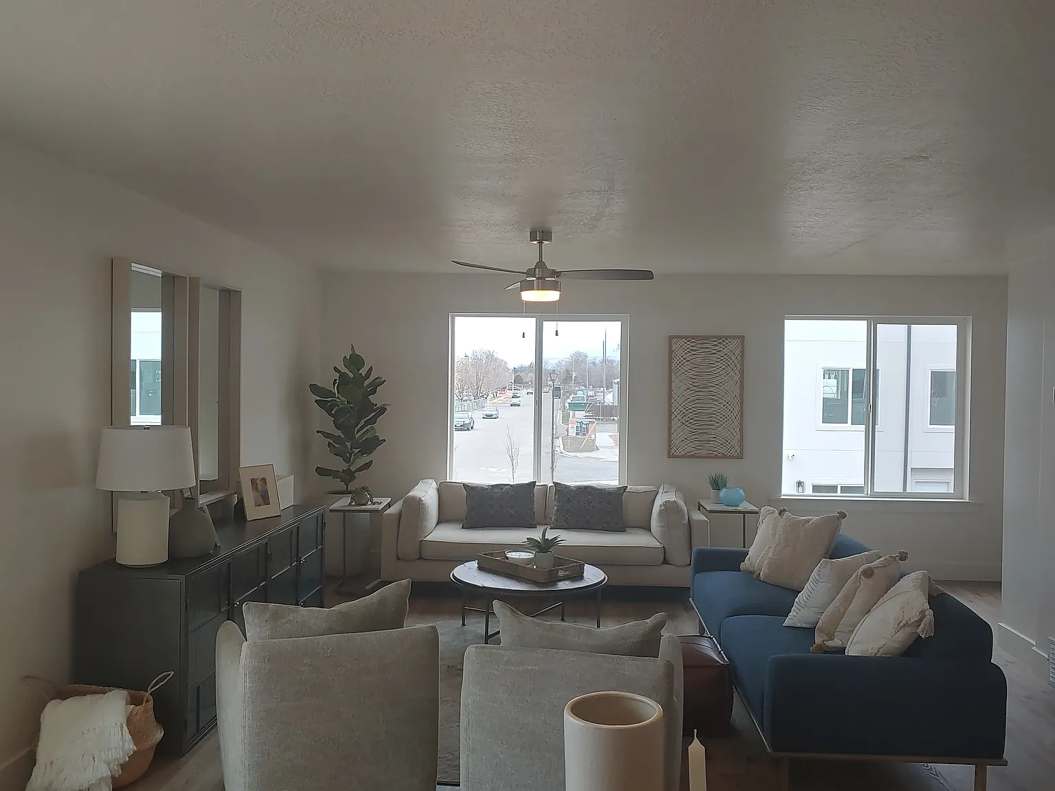 4 bed, 3.5 bath, 2173 sqft, $2,500 — Photo 2