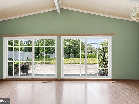 3rd image of 4765 Bonnie Brae Rd