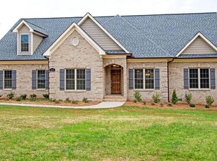 200 Ariel Farm Rd, Greensboro, NC 27455