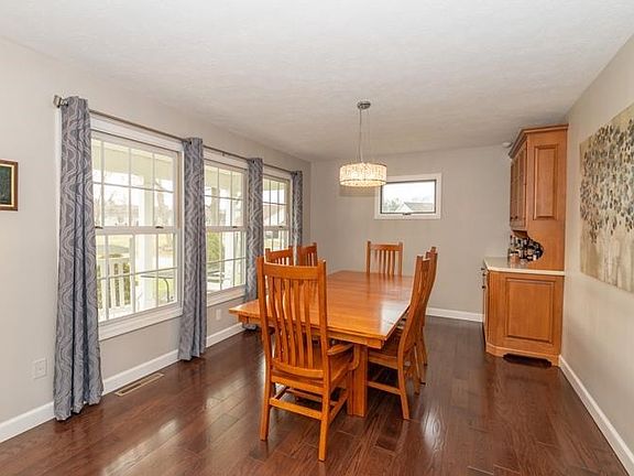 4th image of 18131 Balston Cir