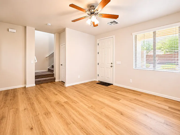 4172 E Santa Fe Ln — Photo 4