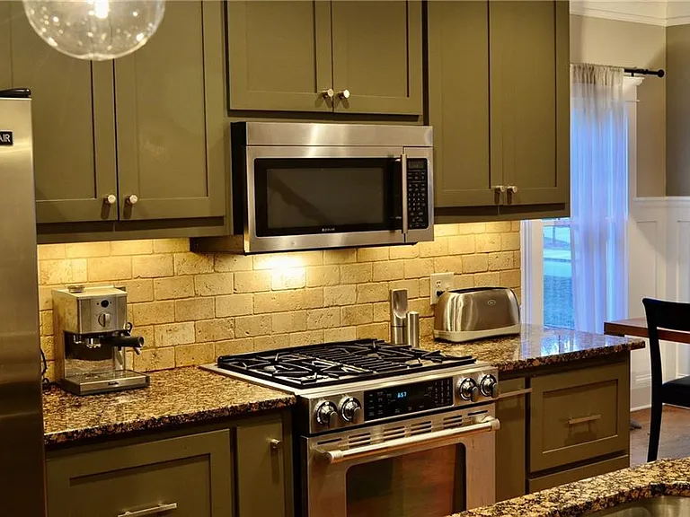 1339 Oakview Rd — Photo 9