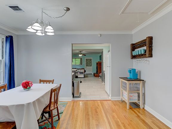 5th image of 334 Williford St