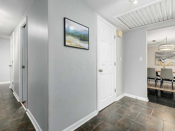 5th image of 256 Melbourne Pl