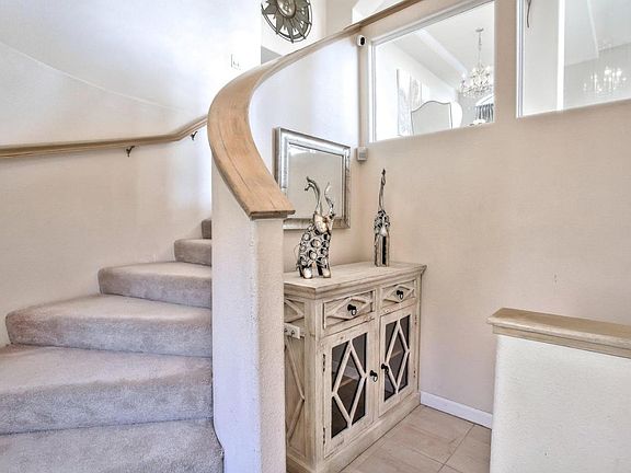 5th image of 2022 Lomita Dr