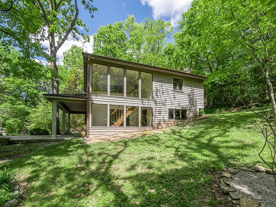 1st image of 3010 River Cir