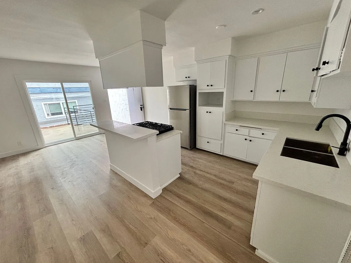 310 Bungalow — Photo 2