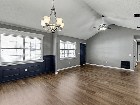 5th image of 291 Sabreena Cir