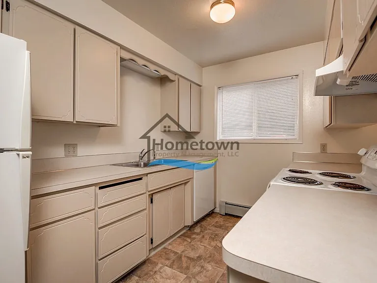 2432 & 2433 E Stowe Ct — Photo 9