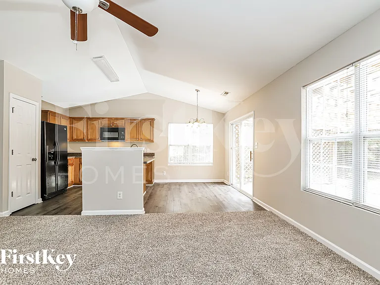 136 Rockbridge Ct — Photo 6