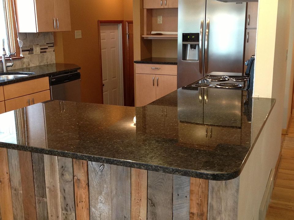 Modern appliances and re-claimed wood peninsula!