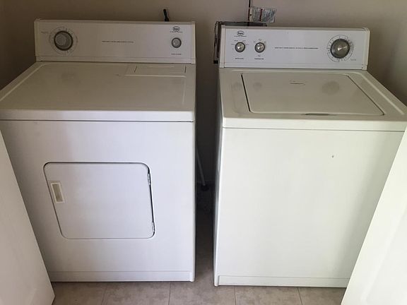 5th image of 297 Forest Pl