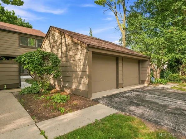 175 N Glengarry Dr APT C, Geneva, IL 60134