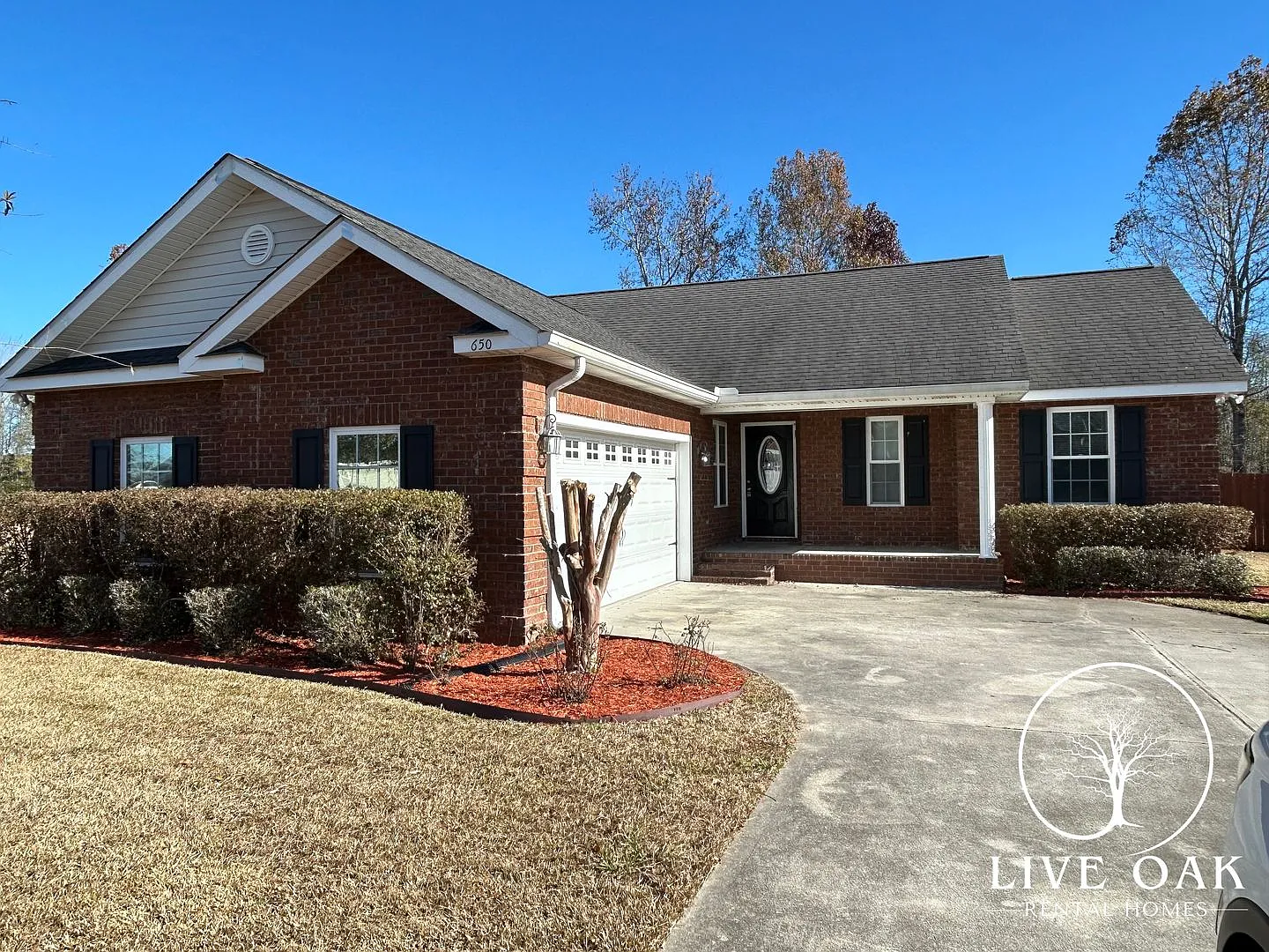 Beautiful 3-bed/2-bath Brick Home in Long County! — Photo 1