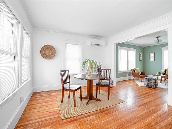 3rd image of 110 Beverly Rd