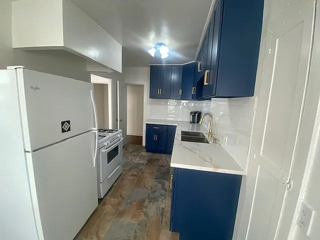 2338 N Cahuenga Blvd — Photo 17