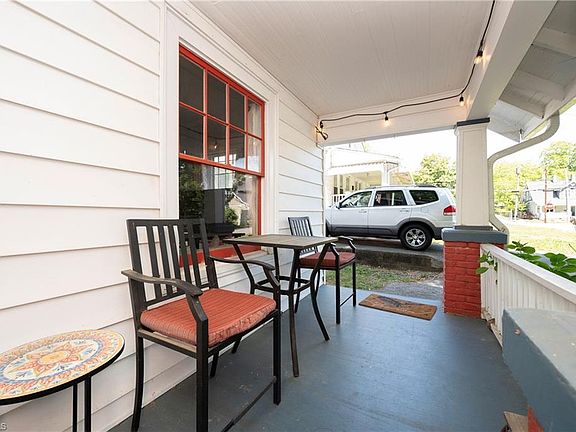 5th image of 712 Laurel St