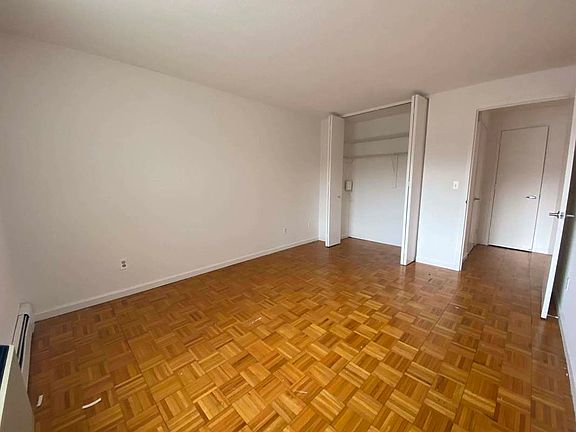5th image of 65-84 Austin St APT 4