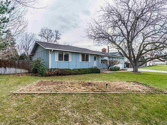3rd image of 1880 Birch Ave