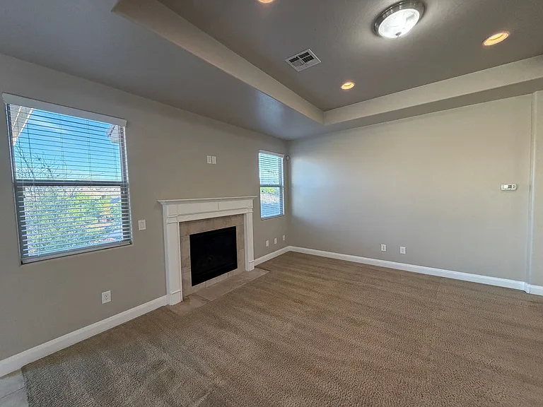 469 E Barcelona Dr — Photo 8
