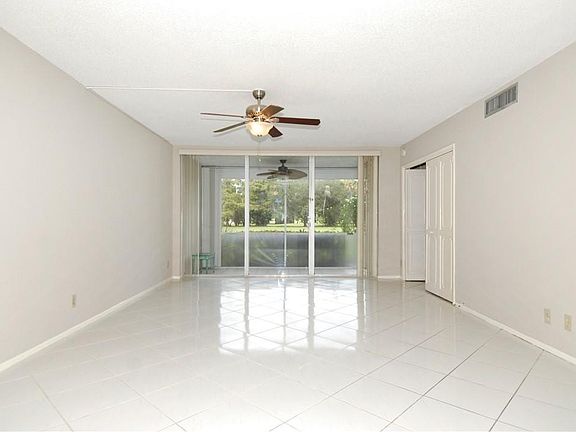 4th image of 575 Oaks Lane #107