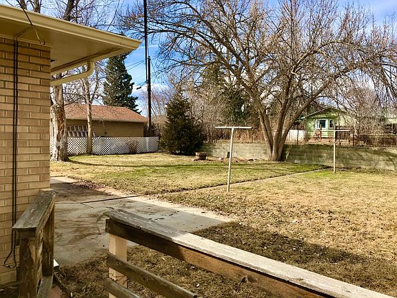 Large fenced back yard.