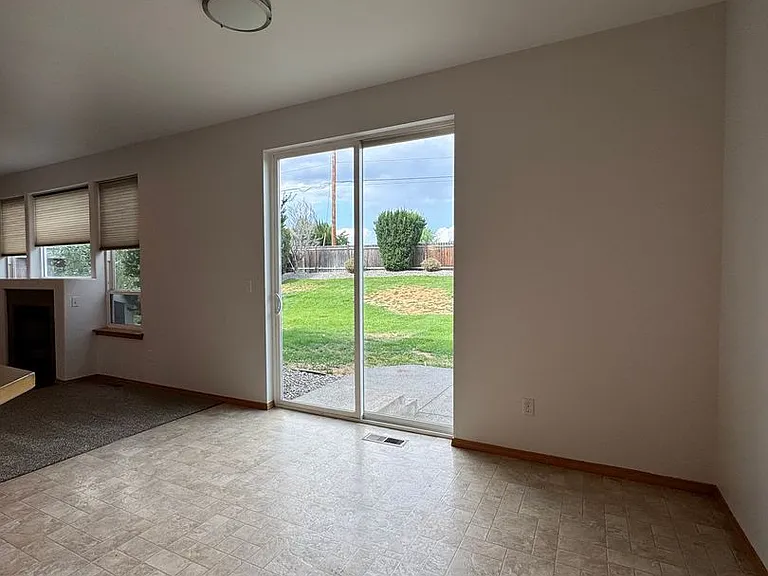 2210 N Clearview Dr — Photo 15