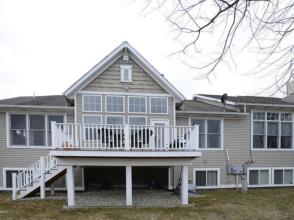 1st image of 157 Blue Heron Ct