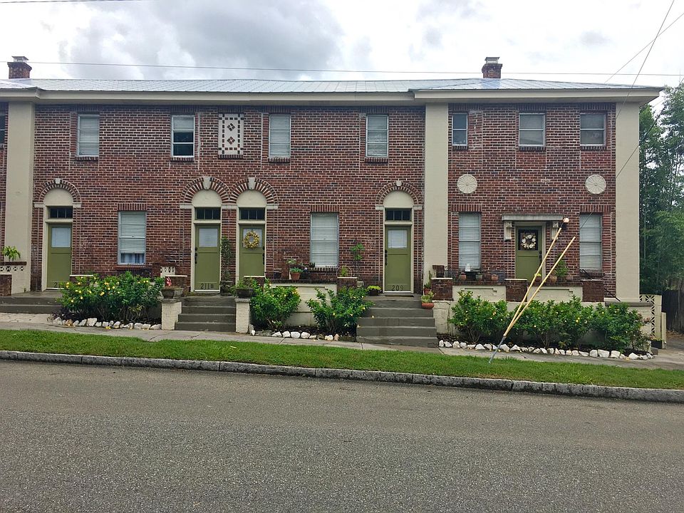 1st image of 209 E Wilder Ave