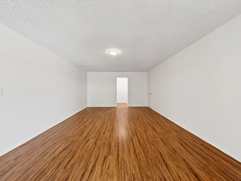 20317 Saticoy St — Photo 17