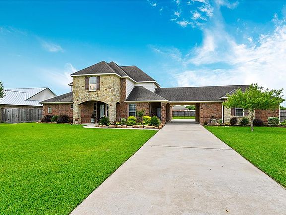 2nd image of 3211 Sable Palm Dr