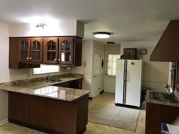 5th image of 901 Stanton Ave