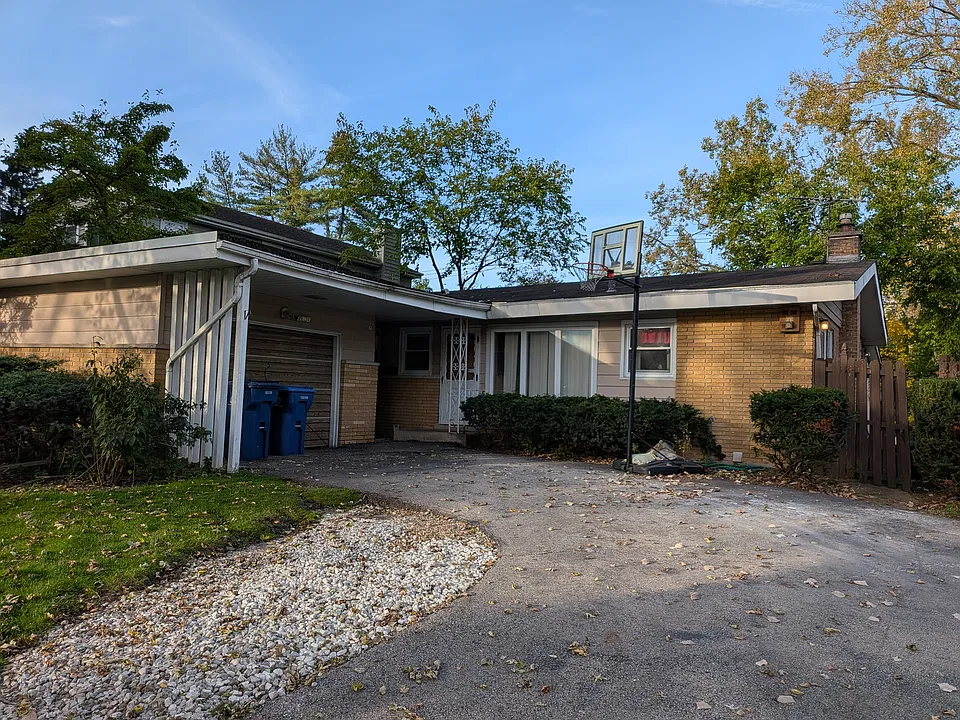 207 Sunset Dr