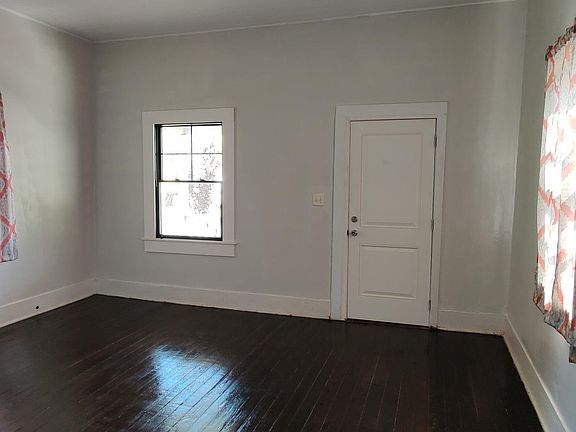 4th image of 710 W Chase St