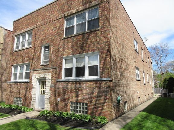 2nd image of 2846 W Summerdale Ave APT 2E
