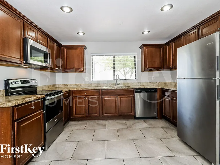 806 E El Caminito Dr — Photo 5