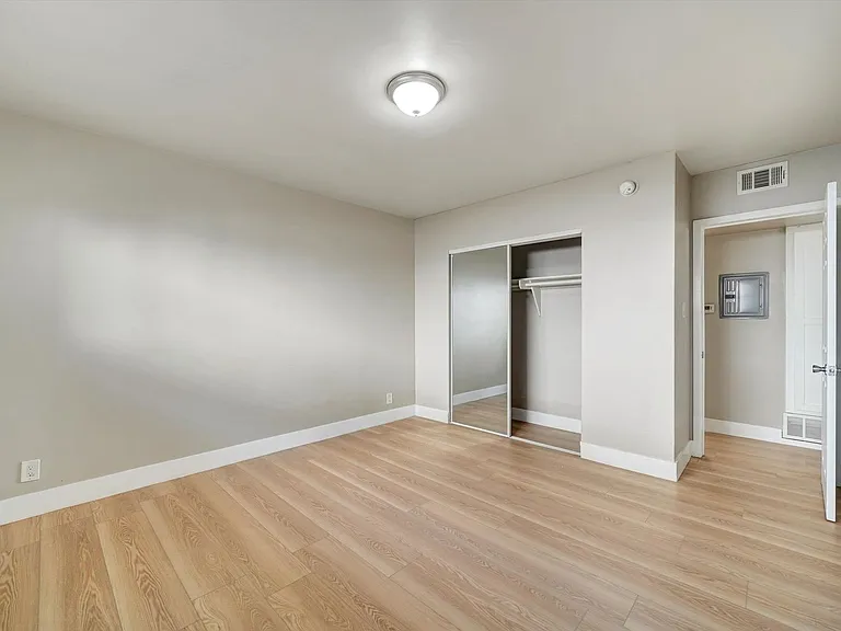 2040 S Sherbourne Dr — Photo 17
