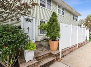 59 Whalers Cv, Babylon, NY 11702
