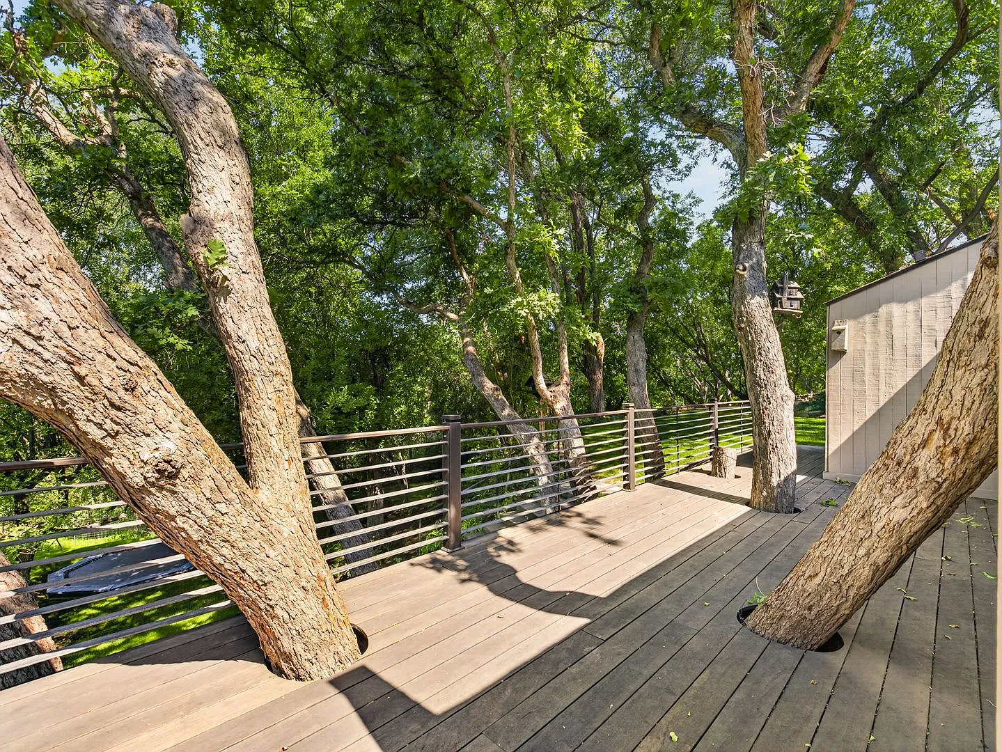Luxury Living Surrounded By Nature In Highland! — Photo 2