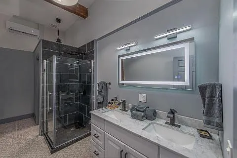 309 W 3rd St #2 — Photo 10