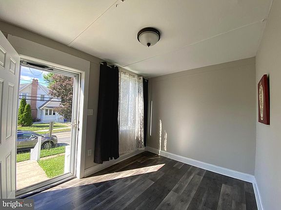 3rd image of 746 16th Ave