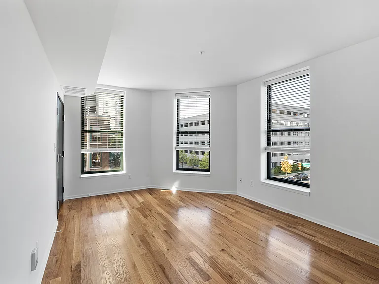 Rink Savoy Apartments — Photo 31