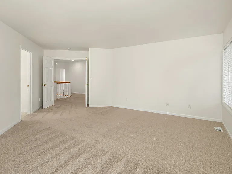 26601 SE 15th St — Photo 20